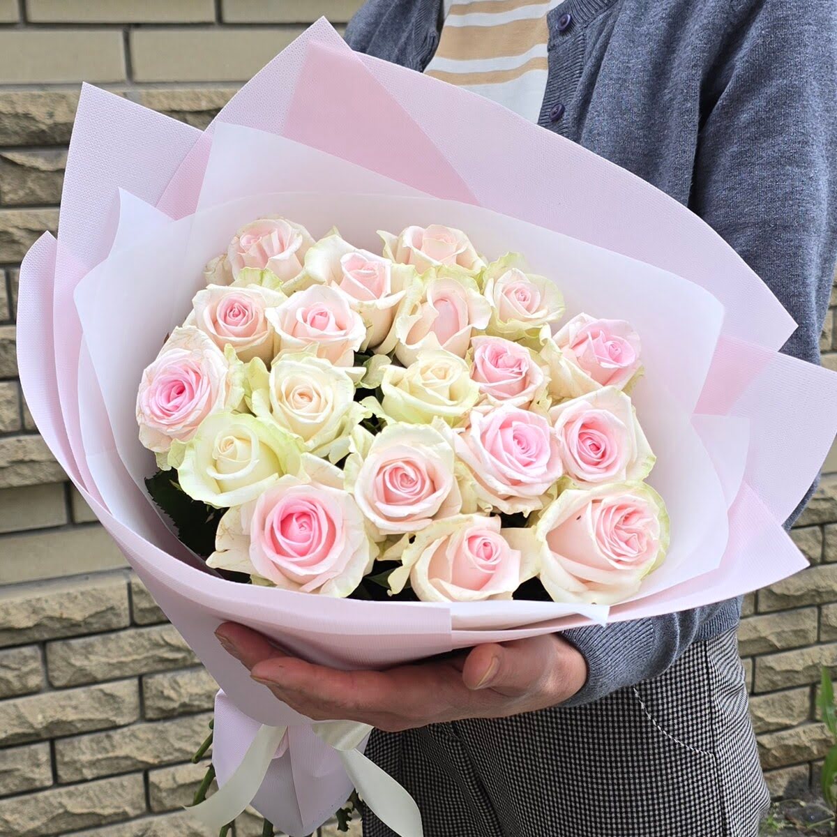 Роза нежно-розовая 19шт